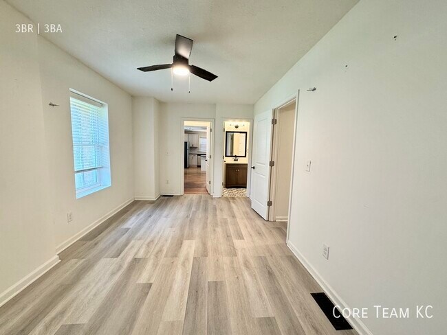 Building Photo - 1413 W 39th St
