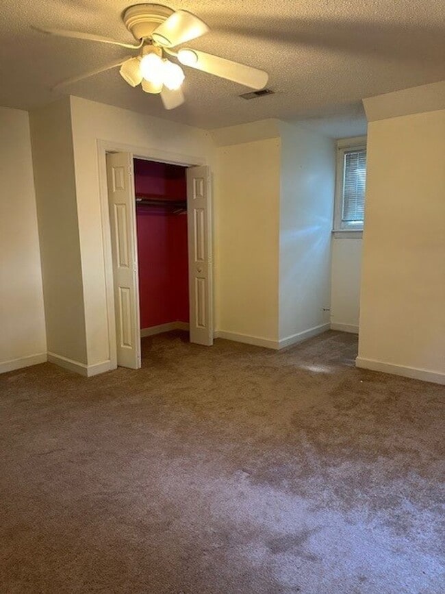 Building Photo - Spacious Home with Bonus Room, Pool & Solar Panels in Goldsboro!