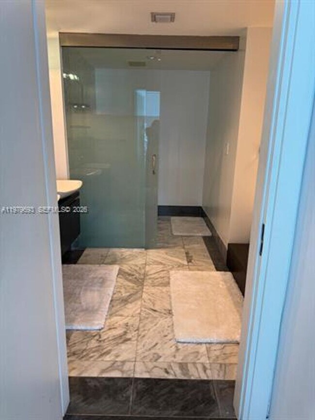 Building Photo - 200 Biscayne Blvd Way