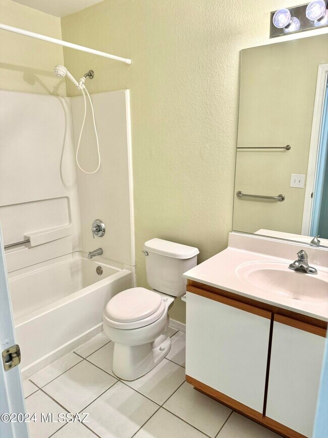 Building Photo - 7846 E Rooner Dr