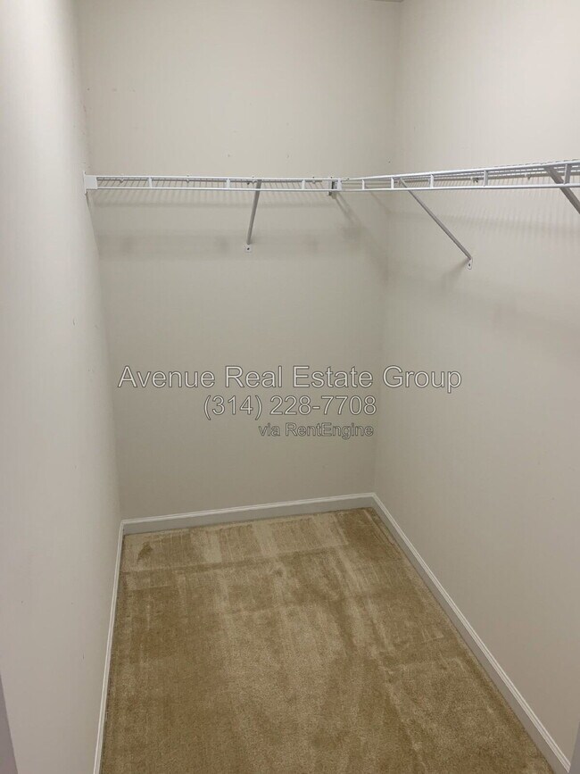 Building Photo - 554 Parkgate Dr