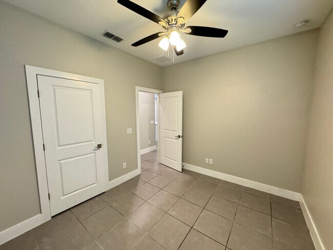 Building Photo - BEAUTIFUL Home 4 Bedroom, 2 Bathroom in Po...