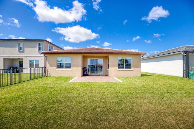 Building Photo - 8148 NW Greenbank Cir