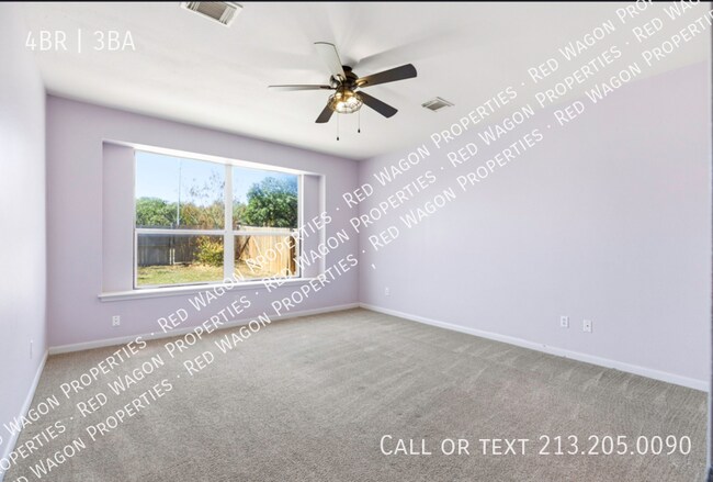 Building Photo - 2635 Lakehills St