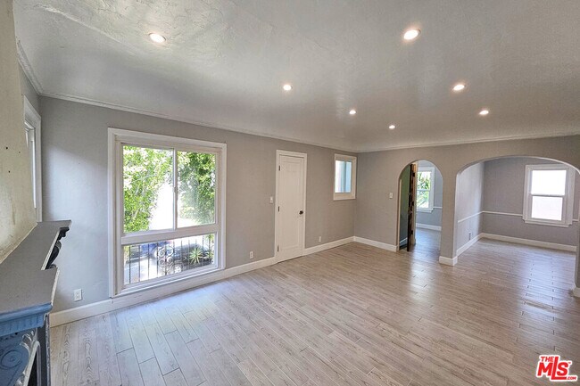 Building Photo - 1152 S Hayworth Ave