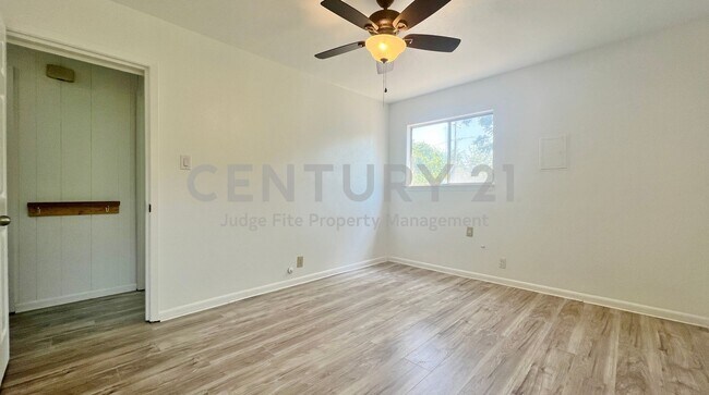 Building Photo - 5429 Farnsworth Ave