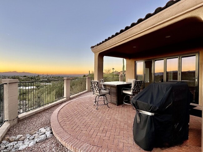 Building Photo - 5926 N Campo Abierto