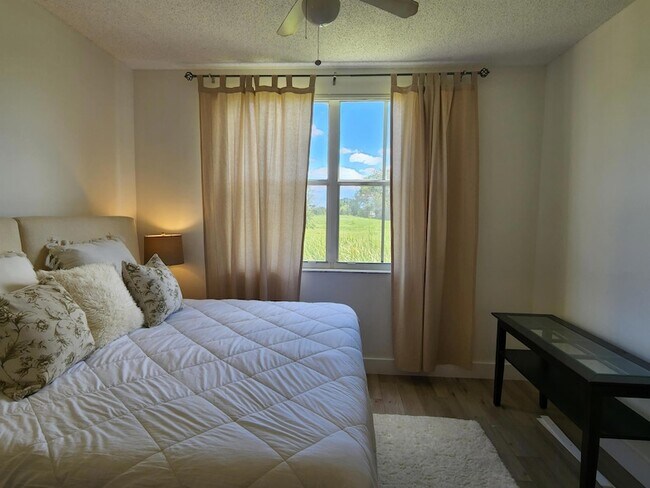 Building Photo - 2060 Greenview Shores Blvd
