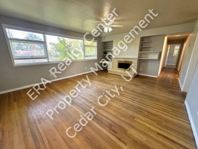 Building Photo - Move in Discount! Charming Ranch Style Single Family Home