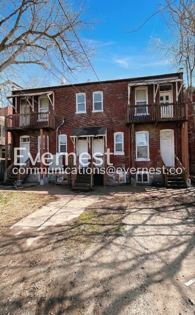 Building Photo - 2 Bed/1 Bath Unit 2F in St. Louis / Vouchers Accepted / Available Now!