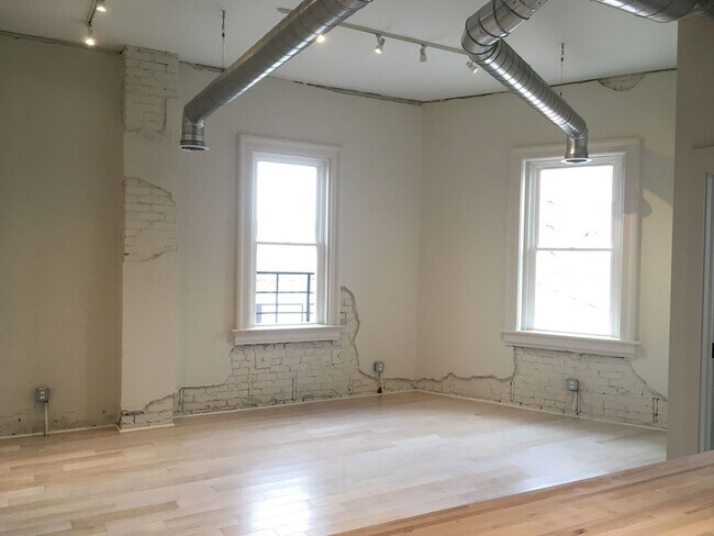 Building Photo - 4018 Apple St