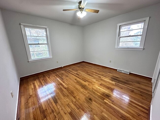 Building Photo - 2 Bedrooms- 1 Bathroom- House in West Rome!