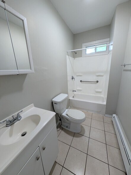 Building Photo - 38 Daggett St