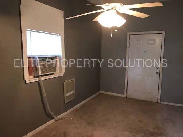 Building Photo - Small house near Dickerson and Trinity Lane