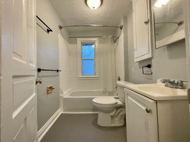 Building Photo - 404 N 64th St