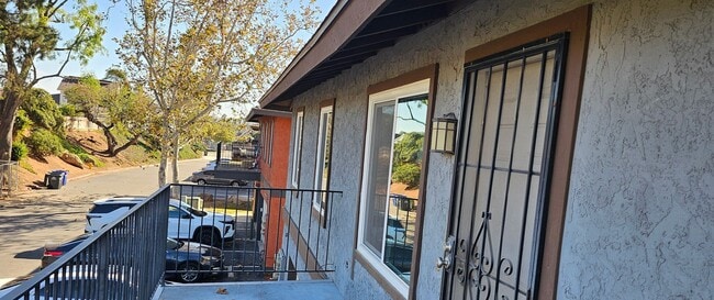 Building Photo - Remodeled 2bed 1bath