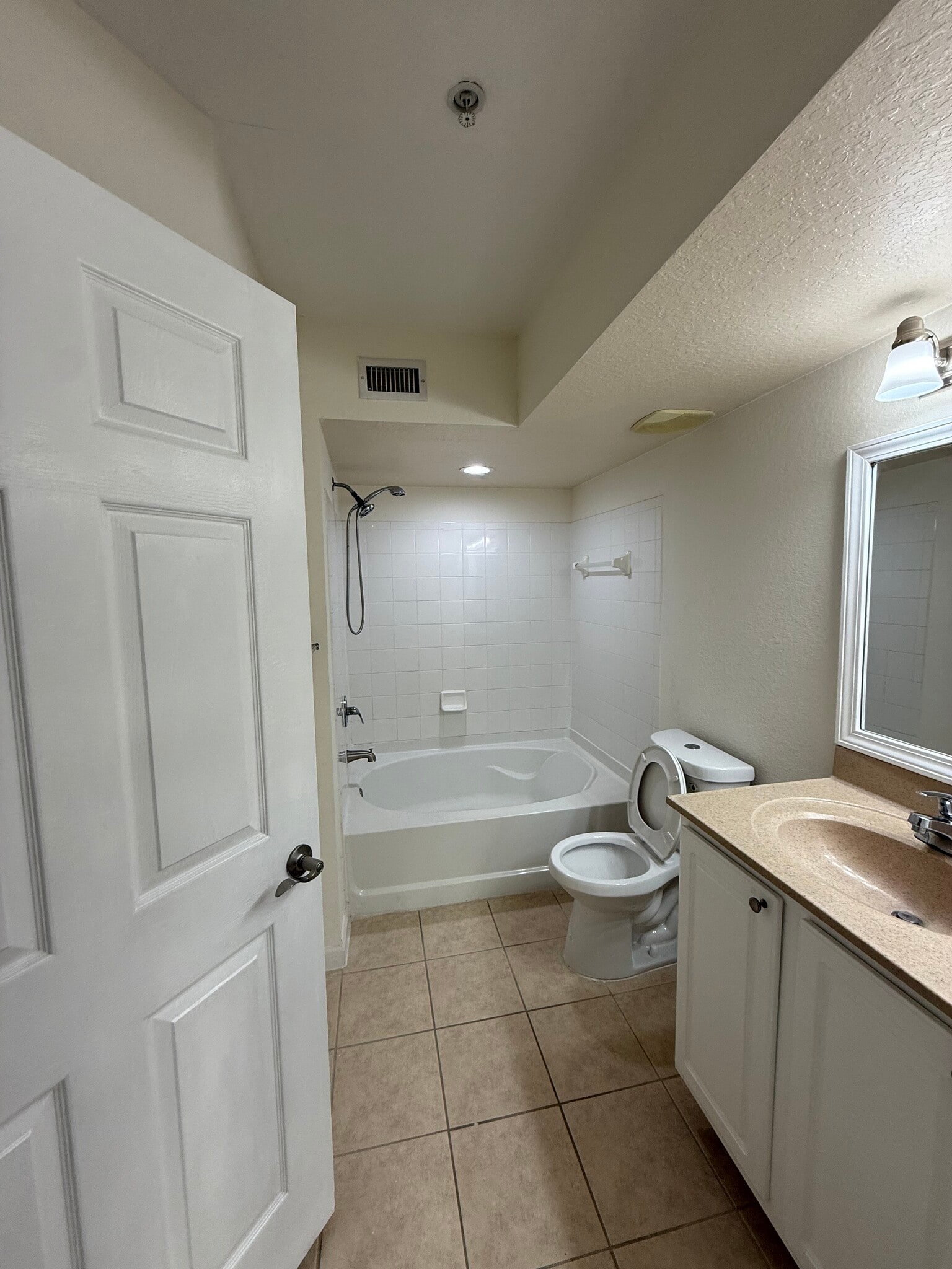 Master Bath - 2 - 10075 Gate Pky N