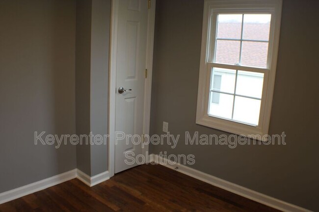 Building Photo - 104 Mulberry St