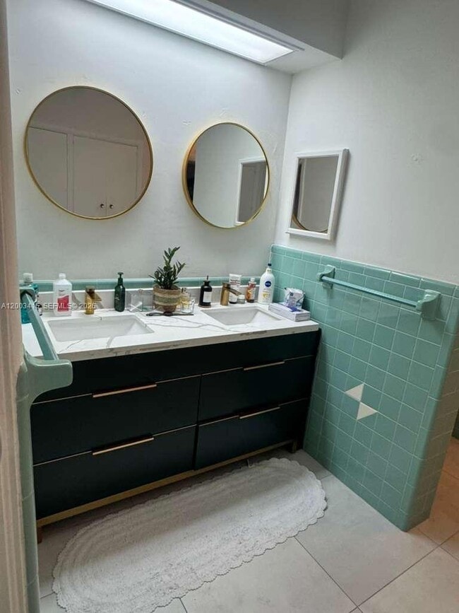 Building Photo - 3600 SW 26th St