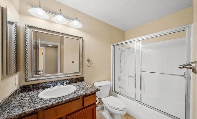Building Photo - Come see this spacious 1 bedroom upstairs ...