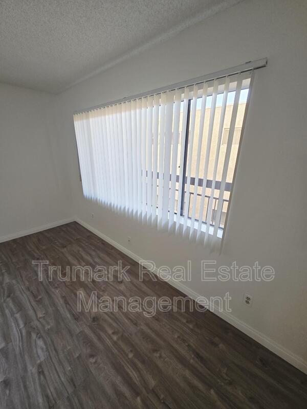 Building Photo - 553 E Orange Grove Ave