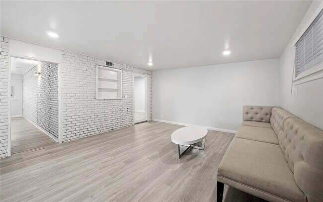 Building Photo - 5729 Abby Dr