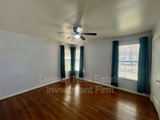 Building Photo - 3715 Greenway Pl