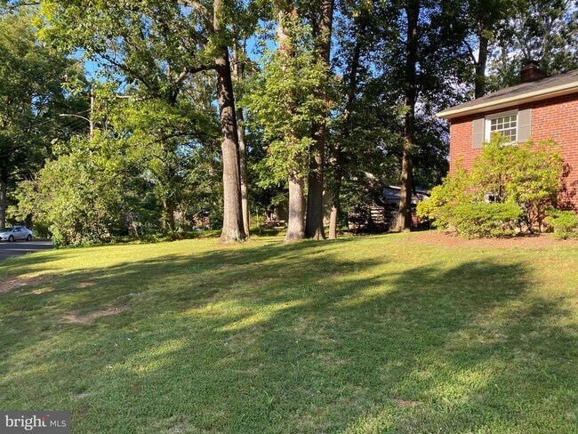 Building Photo - 3137 Creswell Dr