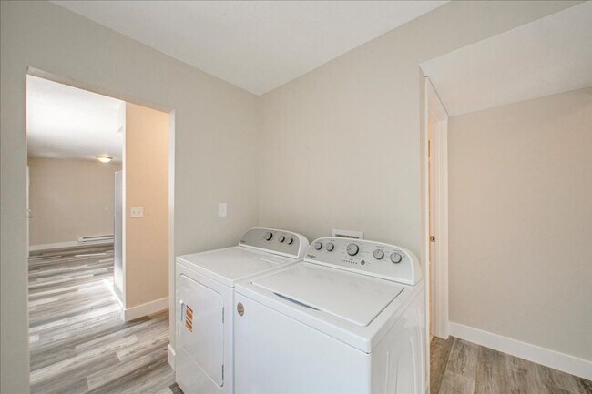 Building Photo - Newly Remodeled Boise Bench Duplex