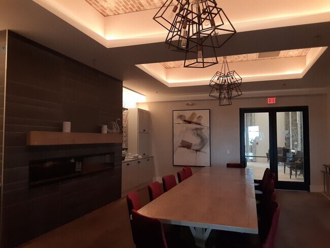 Building Photo - Annual/Seasonal/short term turnkey furnish...