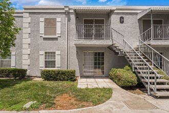 Building Photo - 2 Bedroom, 2 Bathroom Condo unit in a Gate...