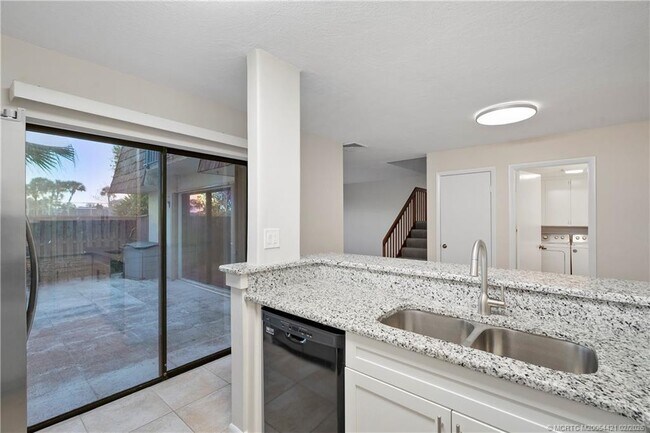 Building Photo - 3098 SW Sunset Trace Cir