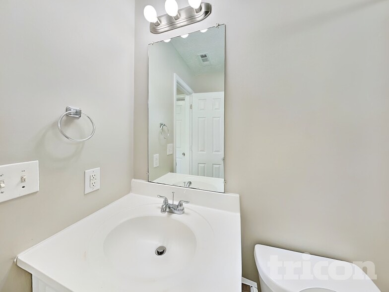 Building Photo - 1002 Mark Trail