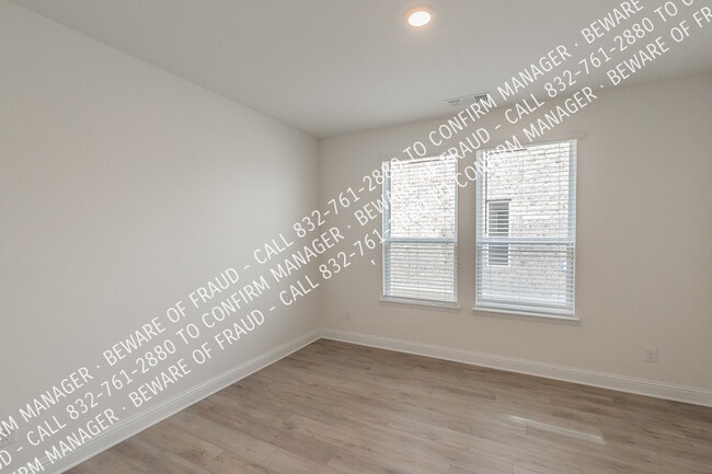 Building Photo - 346 Boroughbridge Dr