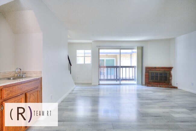Building Photo - A Spacious Condo with a Quiet Community
