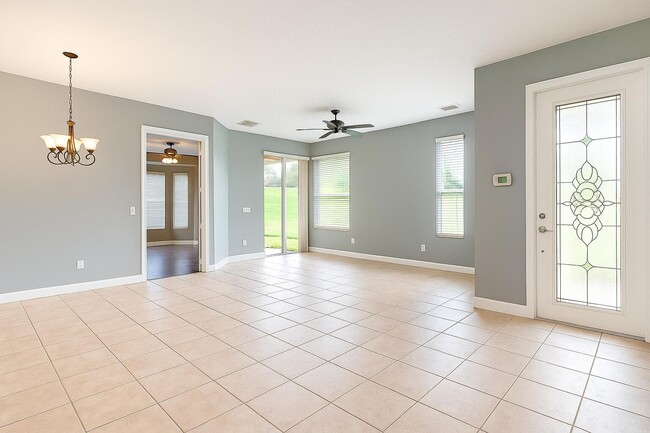 Building Photo - 660 SW Treasure Cove