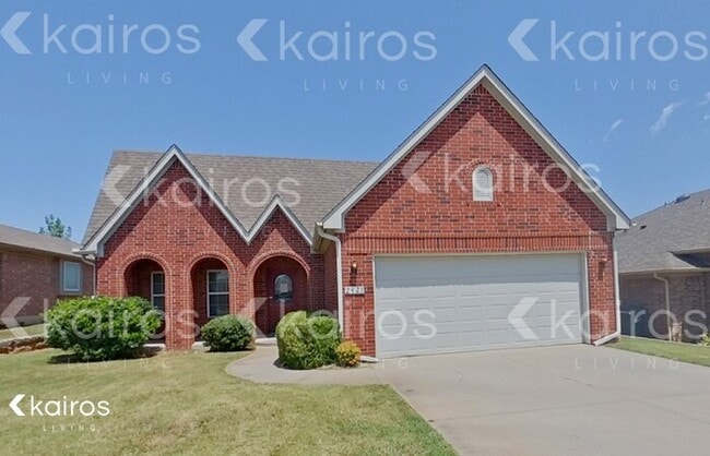 Building Photo - 2421 Arbor Dr