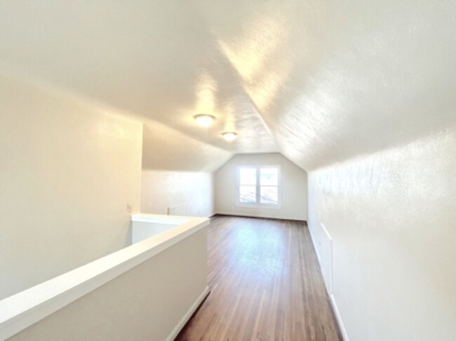 Building Photo - 3 Bed 1 Bath