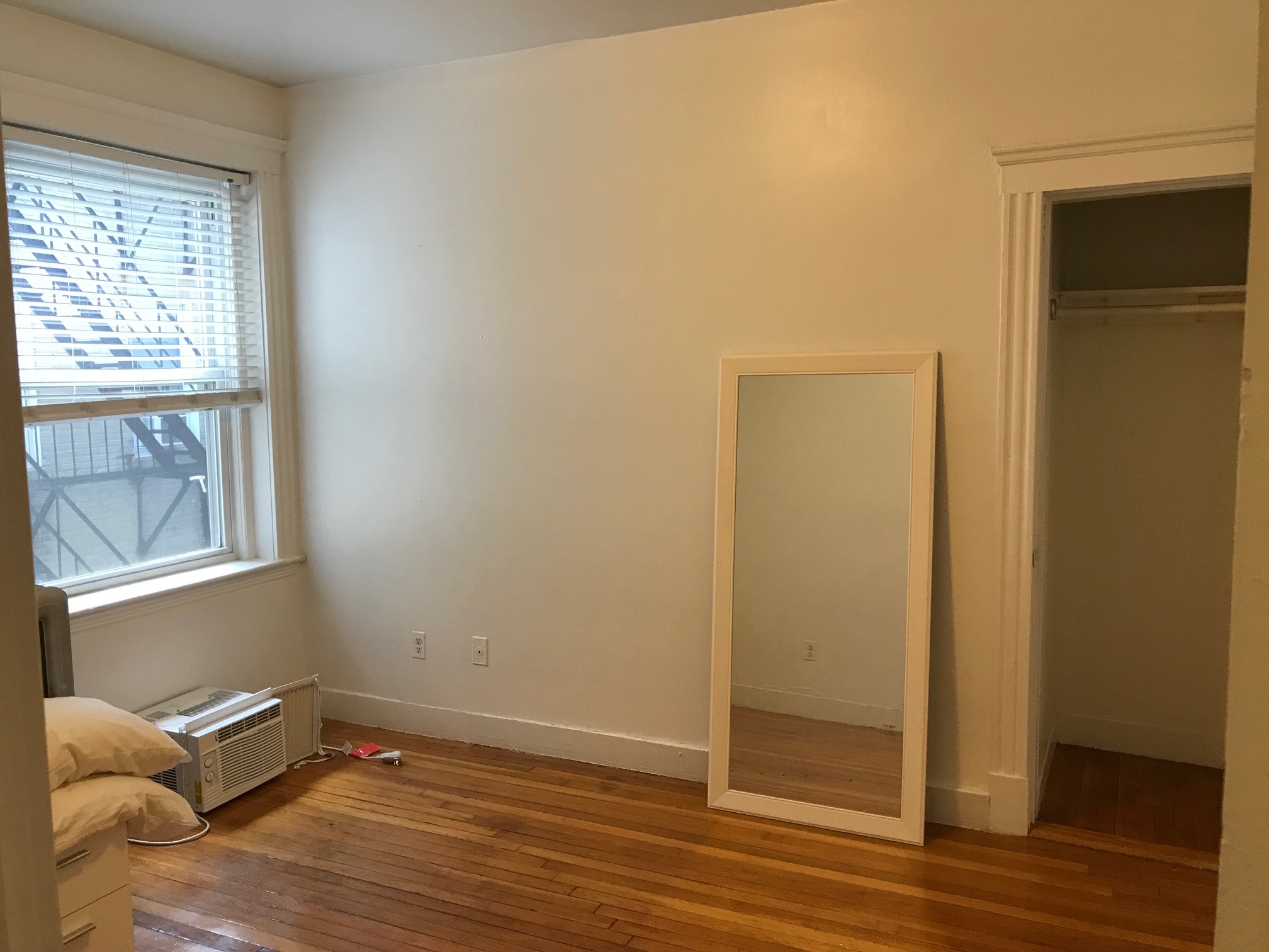 Building Photo - 61 Park Dr