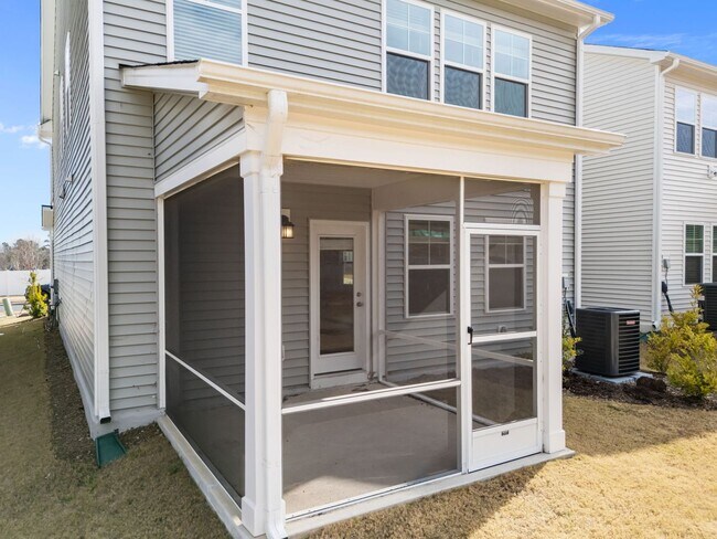 Building Photo - Charming 3BD/2.5BA Located In raleigh NC!!!