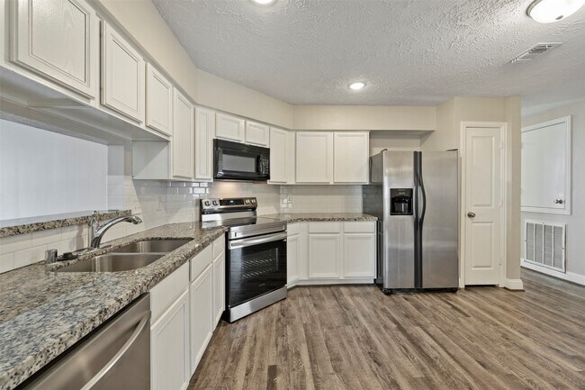 Building Photo - 119 Wood Hollow Dr