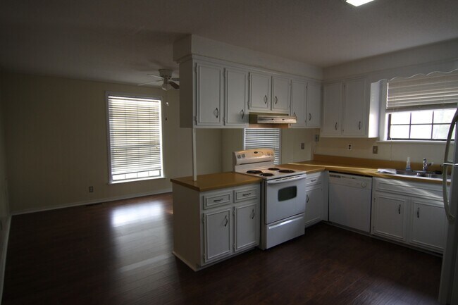 Building Photo - 2 Bedroom Home for rent in St. B Area!