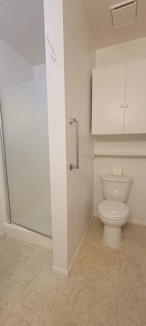 Building Photo - 2 Bedroom Condo Near Sacramento River Trail