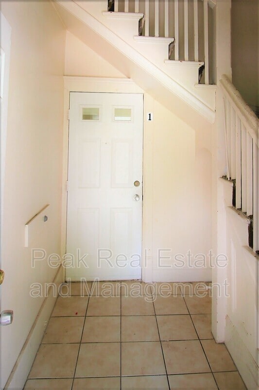 Building Photo - 855 Alexander St SE