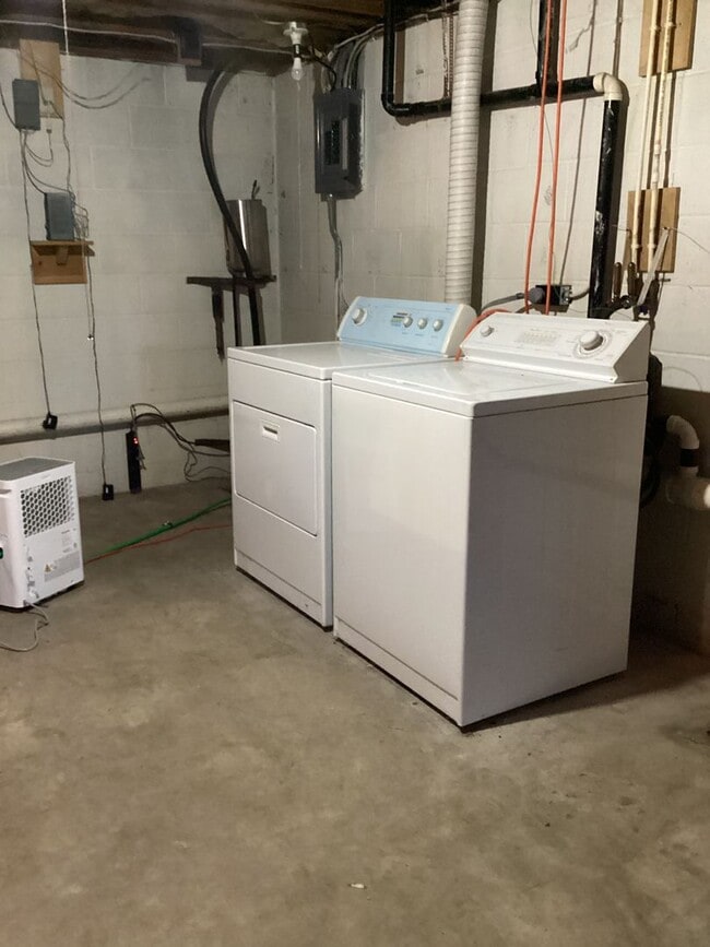 Building Photo - Roomy Rancher in Blue Ridge Summit