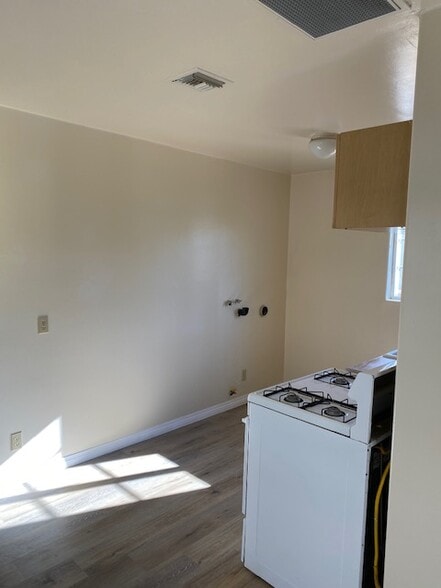 Building Photo - 13902 Glenn Dr