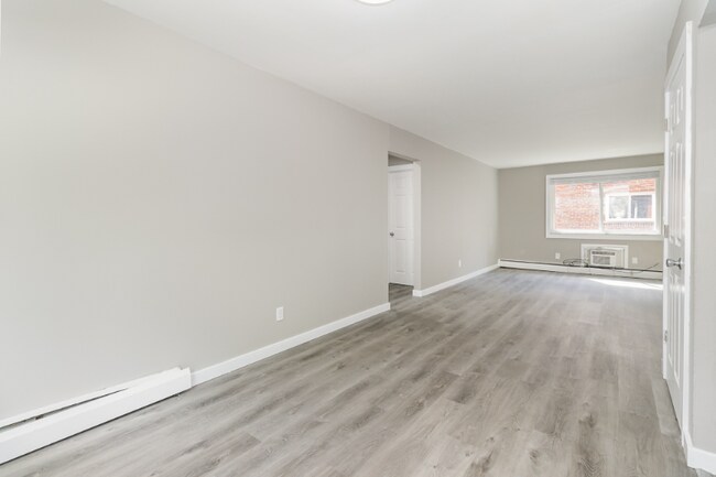 Building Photo - 6305 Englewood Ave