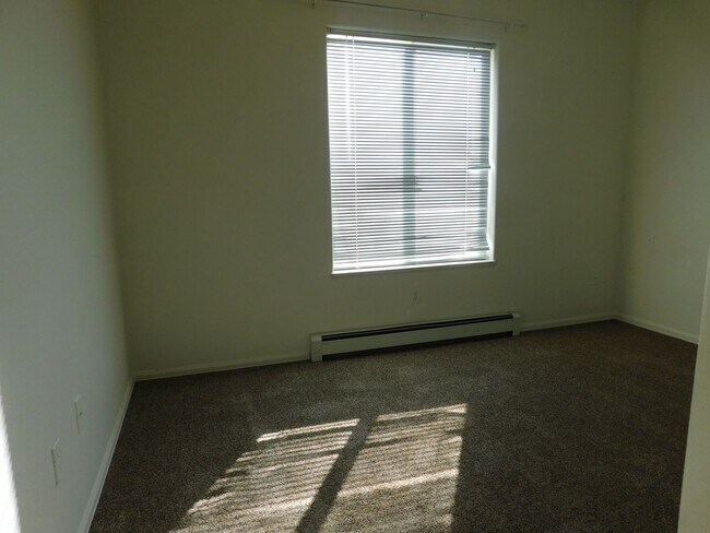 Building Photo - Duplex in Family Friendly Neighborhood