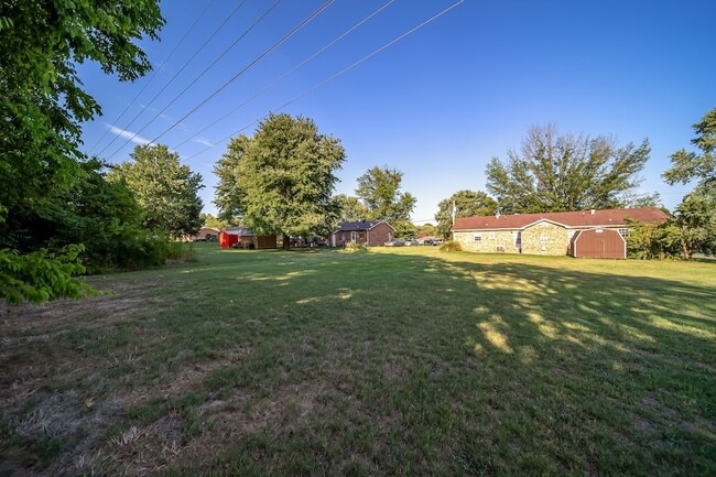 Building Photo - 1184 Meadowview Dr