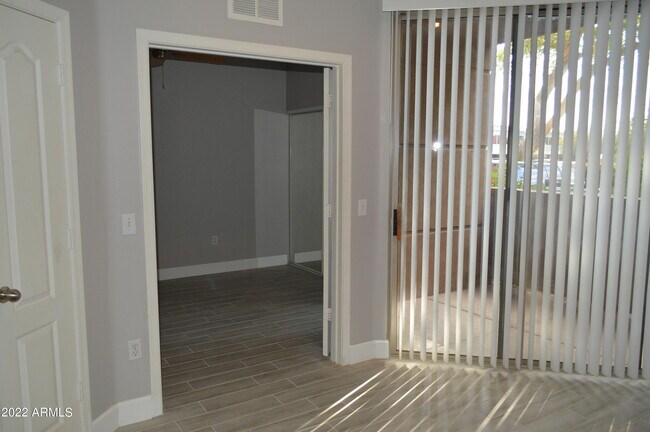 Building Photo - 1701 E Colter St